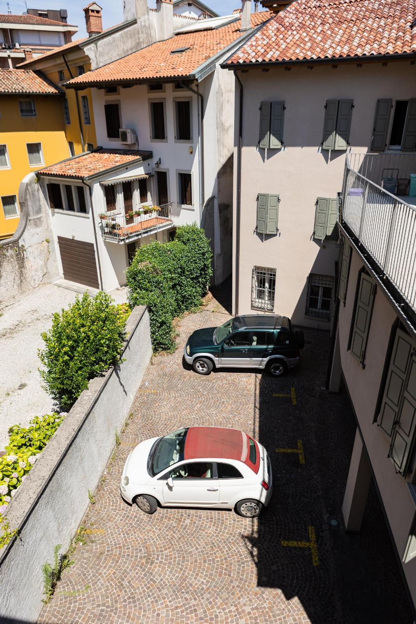 Double Private Parking, 2 Bedrooms & 2 Bathrooms - Elegant Apartment In Old Town Udine Eksteriør bilde